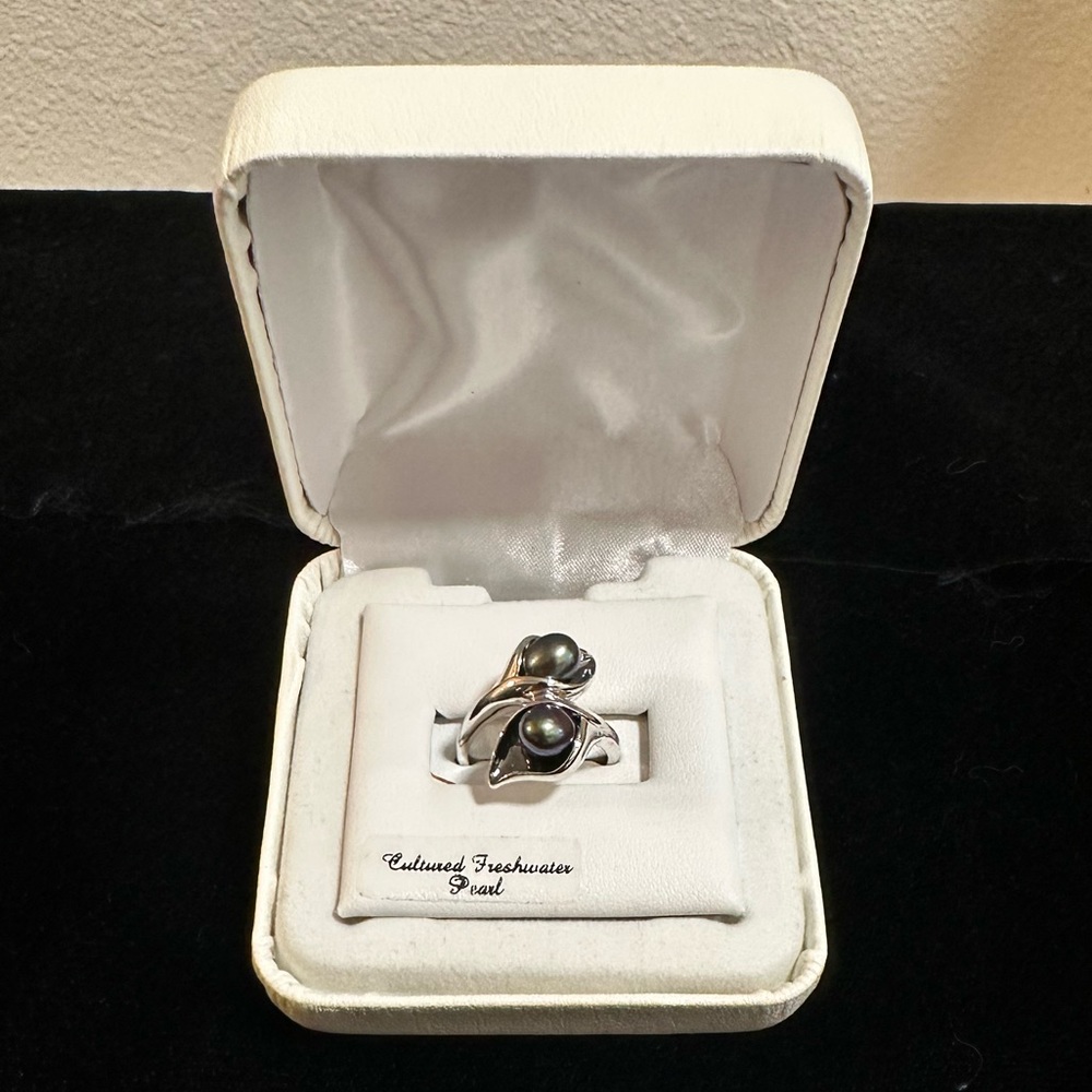 Black Freshwater Cultured Pearls Calla Lily ring